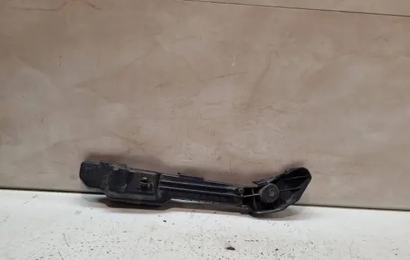 KIA Carens II Front bumper mounting bracket 865131D000