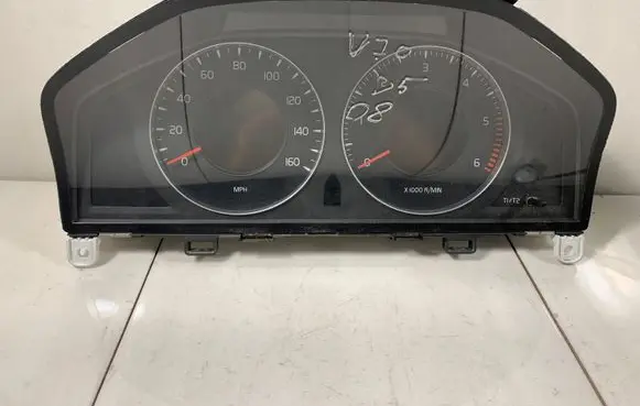 Volvo V70 Speedometer (instrument cluster) 31254540AA