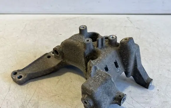 Opel Vivaro Generator/alternator bracket 9808696680