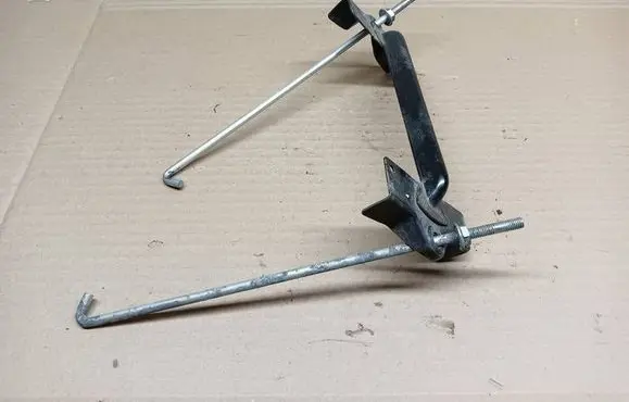 Battery bracket