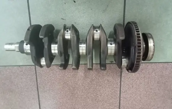 Opel Astra J Crankshaft 55561516