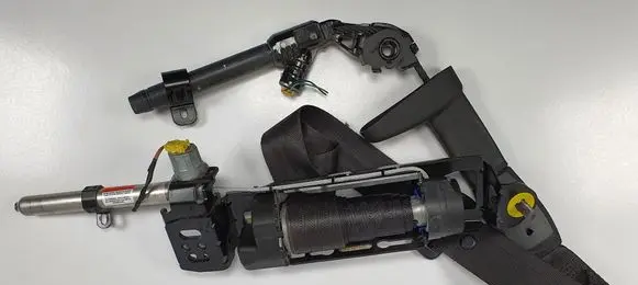 Volvo V50 Front seatbelt 8639693