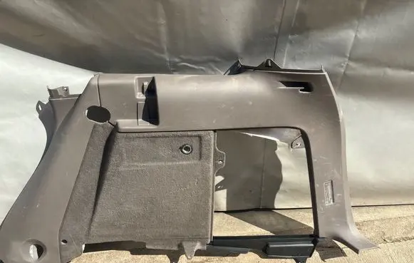 Trunk/boot side trim panel