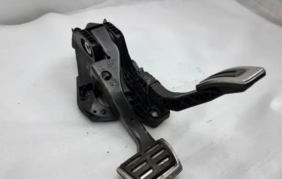 Skoda Octavia Mk3 (5E) Accelerator throttle pedal 5Q2723503D 5Q2723503