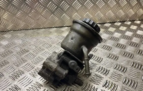 Toyota Corolla Verso E121 Power steering pump