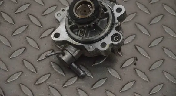 Mazda CX-7 Vacuum pump R2AA18G00