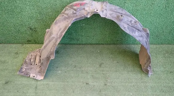 Toyota Yaris XP210 Front arch 
