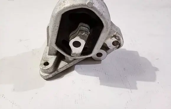 Ram 1500 Engine mount bracket 781AB