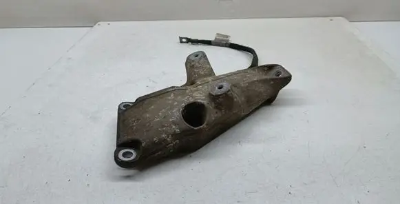 BMW 1 E81 E87 Engine mounting bracket 6776529
