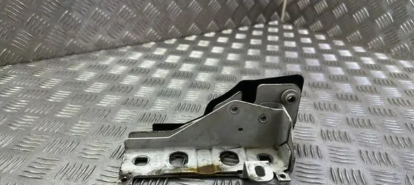 Land Rover Range Rover Sport L320 Radiator mount bracket 91051