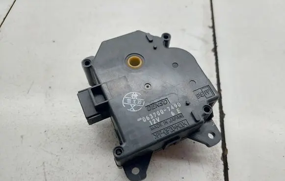 Toyota Corolla Verso E121 Air flap motor/actuator 0637007490