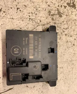 Mercedes-Benz E W211 Door control unit/module 2118201526 356805