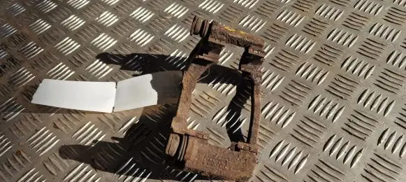 Peugeot 307 Front Brake Caliper Pad/Carrier 