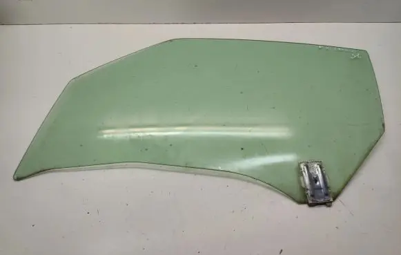 Nissan 370Z Front door window/glass (coupe) 43R00020