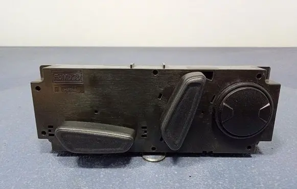 Ford Mustang I Seat heating switch LJ8T14B709AA