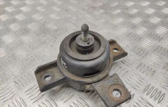 Hyundai Santa Fe Engine mount bracket 218122B500