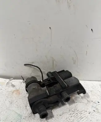 BMW 5 E39 Coolant heater control valve 8374994 1147412
