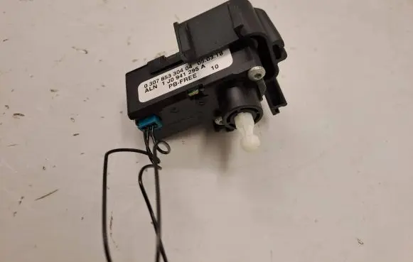 Peugeot 308 Headlight level adjustment motor 30785330404 1J0941295A