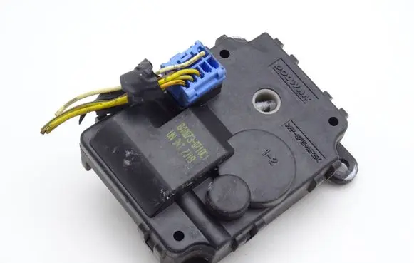 KIA Carens II Air flap motor/actuator B400730710C1 B400730710
