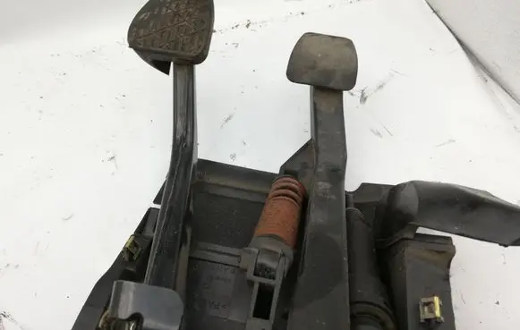 Mercedes-Benz C W203 Pedal assembly A2032903101 A2032901219