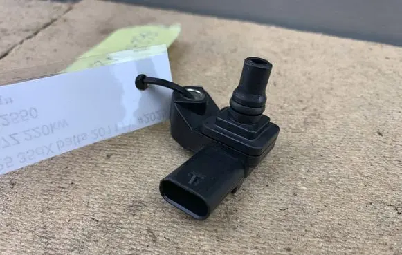 BMW X3 F25 Air pressure sensor 7804742 13627804742