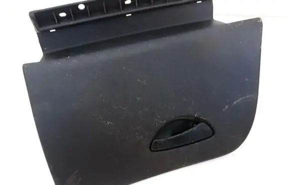 Glove box