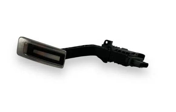 Accelerator throttle pedal