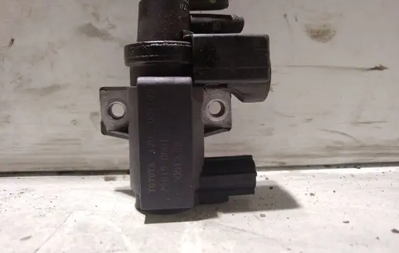 Toyota Avensis T250 Vacuum valve 258190R011