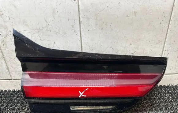 Tailgate rear/tail lights