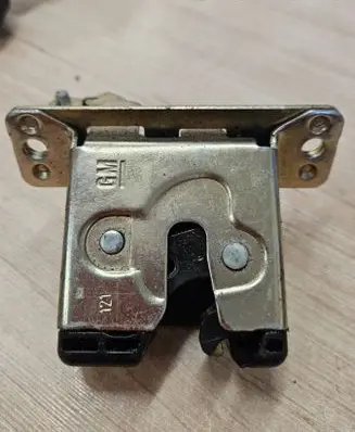 Opel Corsa C Tailgate/trunk/boot lock/catch/latch 90534769