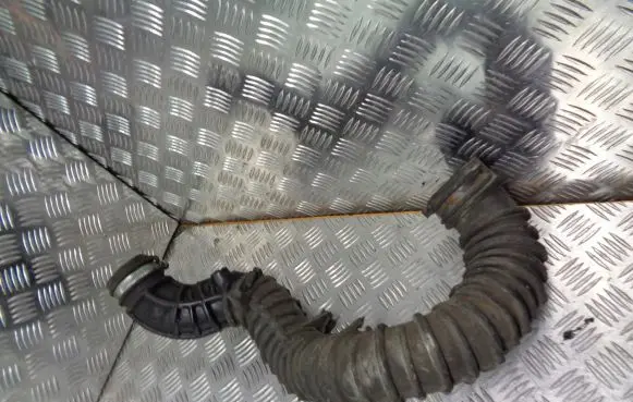 Nissan Primastar Air intake hose/pipe