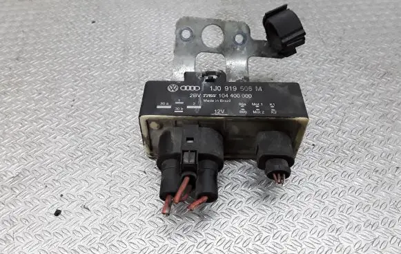 Seat Ibiza III (6L) Coolant fan relay 1J0919506M