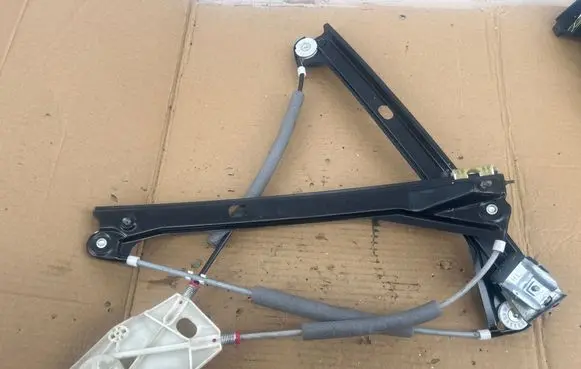 Volkswagen Polo V 6R Front door electric window regulator