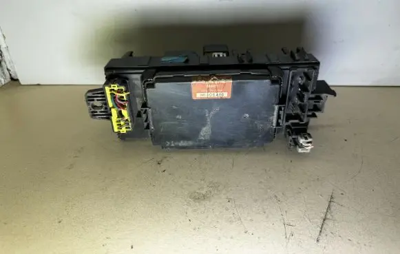 Mitsubishi Galant Fuse module MB920106 006486 3A274526