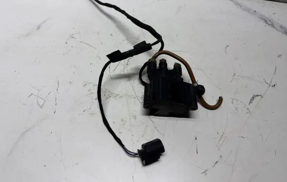Mercedes-Benz E W213 Air suspension valve block A2513200158