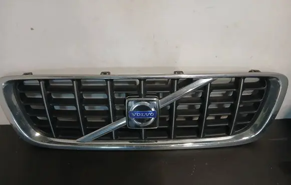 Volvo V70 Front bumper upper radiator grill 30678627
