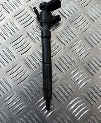 Volkswagen Golf VII Fuel injector 28370681 0588926615H 26615H