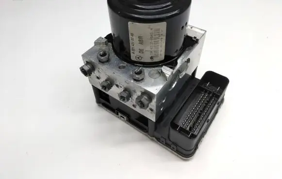 Mercedes-Benz S W221 ABS Pump A2214310748 A2119014700