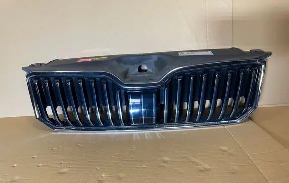 Skoda Superb B8 (3V) Front bumper upper radiator grill 3V0853653B