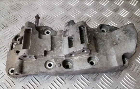 BMW 5 F10 F11 Generator/alternator bracket 8506863 174786