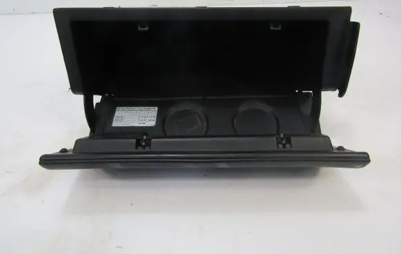 Volkswagen PASSAT B3 Glove box 