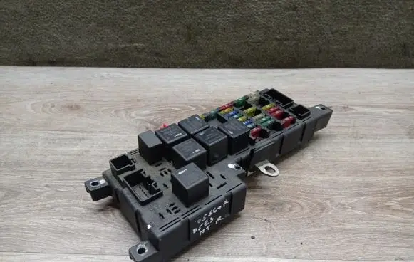 Volvo S60 Fuse module 518828108 30728008