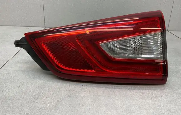 Tailgate rear/tail lights