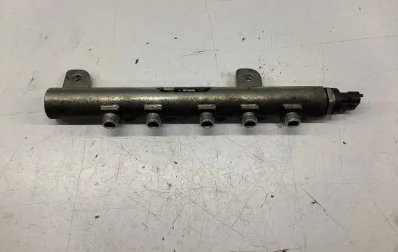 Opel Zafira B Fuel main line pipe 0445214095