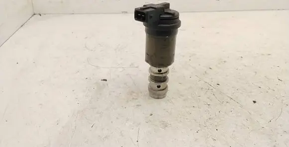 BMW 3 E90 E91 Camshaft vanos timing valve 13150137