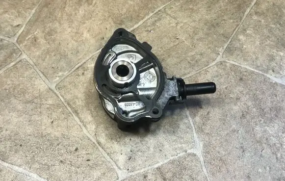 Mercedes-Benz E W212 Vacuum pump A651238018