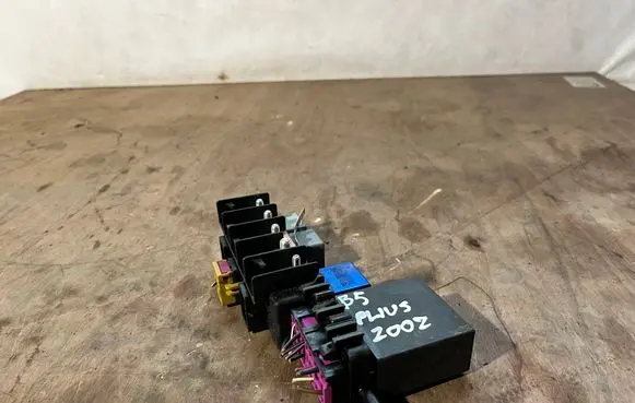Volkswagen PASSAT B5.5 Fuse module