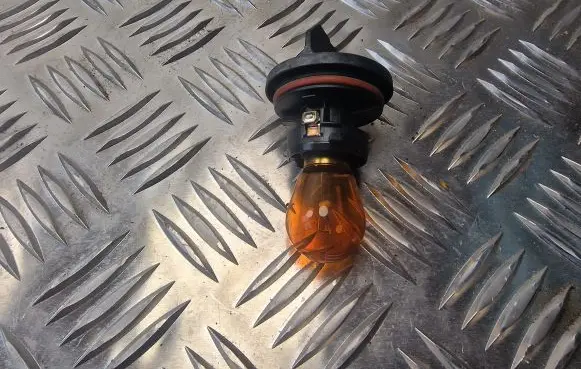 Audi A4 S4 B7 8E 8H Headlight/headlamp bulb PY21W