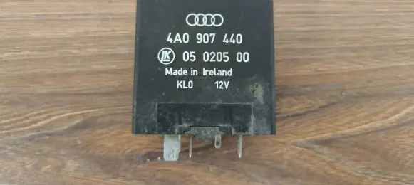 Volkswagen PASSAT B5 Other relay 4A0907440 05020500