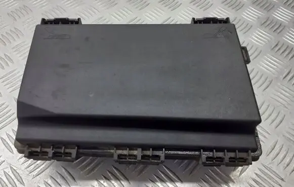 Opel Astra G Fuse box cover 13206746